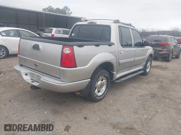 ✅ 2004 Ford Explorer Sport Trac XLS • VIN: 1FMZU67K74UC35107 • Lot: 41547894. Wystawiony na IAAI z przebiegiem 249 341 mil. Bezpłatny archiwum sprzedaży aukcyjnych z USA i szczegółowy raport historii pojazdu na DreamBid. Zdjęcie 4.