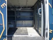 ✅ 2018 Nissan NV Cargo S • VIN: 1N6BF0KM6JN800780 • Lot: 42304093. Wystawiony na IAAI z przebiegiem 113 557 mil. Bezpłatny archiwum sprzedaży aukcyjnych z USA i szczegółowy raport historii pojazdu na DreamBid. Zdjęcie 8.