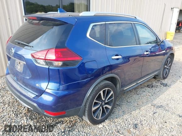 ✅ 2017 Nissan Rogue SV • VIN: JN8AT2MTXHW153932 • Lot: 42694899. Listed on IAAI with 96,550 mi. Free auction sales archive from the USA and detailed vehicle history report at DreamBid. Image 4.