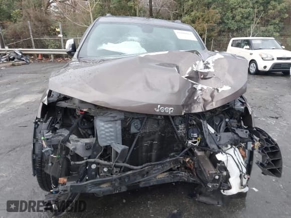 ✅ 2018 Jeep Grand Cherokee Limited • VIN: 1C4RJFBG2JC489650 • Lot: 41080869. Wystawiony na IAAI z przebiegiem 102 507 mil. Bezpłatny archiwum sprzedaży aukcyjnych z USA i szczegółowy raport historii pojazdu na DreamBid. Zdjęcie 13.