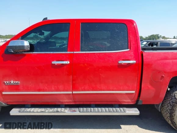 ✅ 2018 Chevrolet Silverado 1500 LTZ • VIN: 3GCPCSEC7JG341946 • Lot: 43351122. Wystawiony na IAAI z przebiegiem 65 011 mil. Bezpłatny archiwum sprzedaży aukcyjnych z USA i szczegółowy raport historii pojazdu na DreamBid. Zdjęcie 14.
