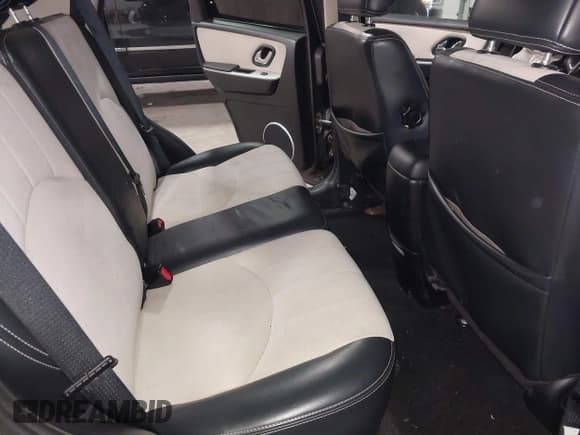 ✅ 2006 Mercury Mariner Luxury • VIN: 4M2CU56126KJ03006 • Lot: 42476543. Wystawiony na IAAI z przebiegiem 114 288 mil. Bezpłatny archiwum sprzedaży aukcyjnych z USA i szczegółowy raport historii pojazdu na DreamBid. Zdjęcie 8.