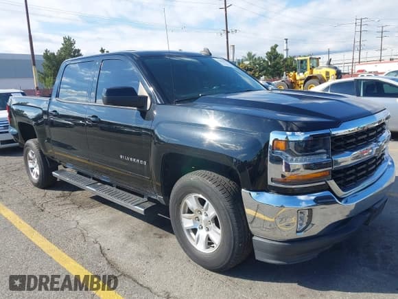 ✅ 2018 Chevrolet Silverado 1500 LT • VIN: 3GCPCREC9JG613213 • Lot: 43462577. Wystawiony na IAAI z przebiegiem 63 389 mil. Bezpłatny archiwum sprzedaży aukcyjnych z USA i szczegółowy raport historii pojazdu na DreamBid. Zdjęcie 1.