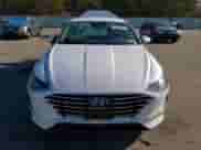 2020 Hyundai Sonata SE z VIN 5NPEG4JAXLH043395, wystawiony jako Copart lot #38888963 z przebiegiem 45 178 mil mil oraz . Historia ofert i sprzedaży dostępna na DreamBid. Obrazek 5.