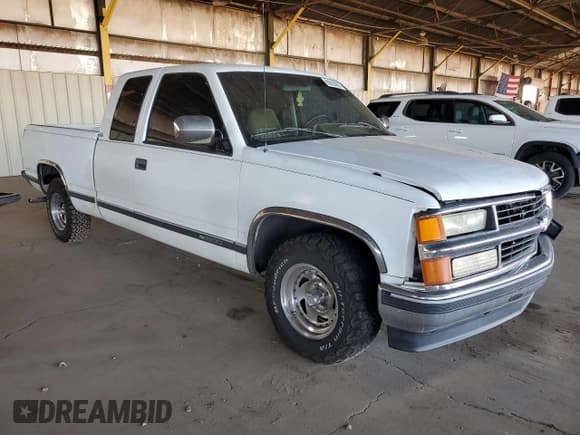 ✅ 1994 Chevrolet Silverado 1500 • VIN: 2GCEC19K9R1318207 • Lot: 90920665. Wystawiony na Copart z przebiegiem 237 120 mil. Bezpłatny archiwum sprzedaży aukcyjnych z USA i szczegółowy raport historii pojazdu na DreamBid. Zdjęcie 4.