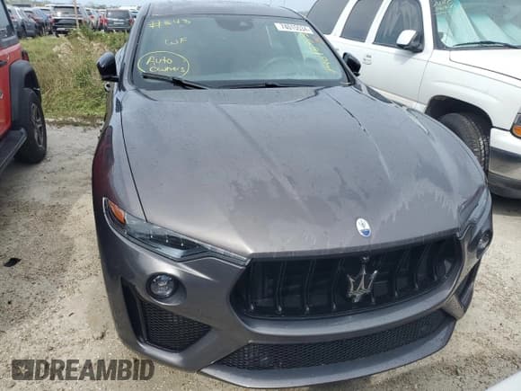 ✅ 2022 Maserati Levante Modena S • VIN: ZN661ZUM4NX393104 • Лот: 74015534. Опубликован ранее на Copart с пробегом Не указан. Бесплатный доступ к архиву аукционных продаж из США и подробный отчёт об истории автомобиля на DreamBid. Изображение 5.