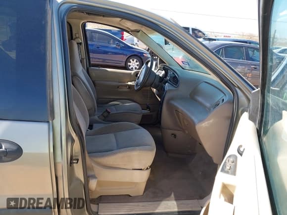 ✅ 2000 Ford Windstar LX • VIN: 2FMZA5145YBA12427 • Lot: 41990471. Wystawiony na IAAI z przebiegiem 97 069 mil. Bezpłatny archiwum sprzedaży aukcyjnych z USA i szczegółowy raport historii pojazdu na DreamBid. Zdjęcie 5.