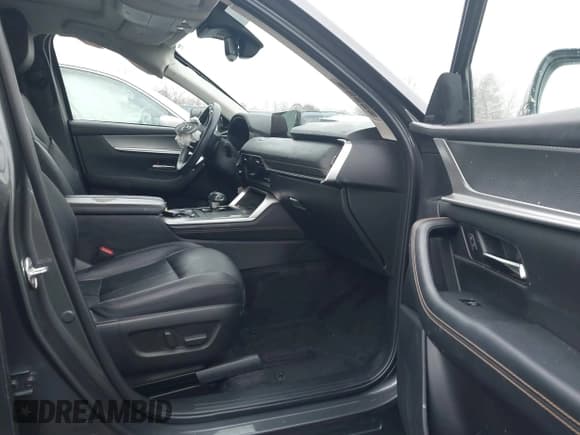 ✅ 2024 Mazda CX-90 S • VIN: JM3KK1HC0R1116434 • Lot: 43761256. Wystawiony na IAAI z przebiegiem 29 617 mil. Bezpłatny archiwum sprzedaży aukcyjnych z USA i szczegółowy raport historii pojazdu na DreamBid. Zdjęcie 5.