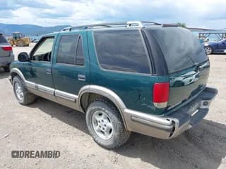 ✅ 1998 Chevrolet Blazer LS • VIN: 1GNDT13W8W2164101 • Lot: 42385368. Wystawiony na IAAI z przebiegiem 175 584 mil. Bezpłatny archiwum sprzedaży aukcyjnych z USA i szczegółowy raport historii pojazdu na DreamBid. Zdjęcie 3.
