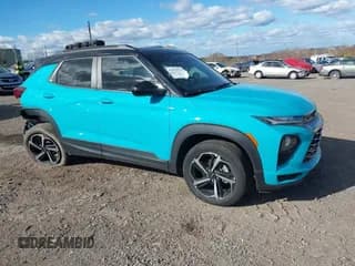 ✅ 2022 Chevrolet TrailBlazer RS • VIN: KL79MUSLXNB028424 • Лот: 43637855. Опубликован ранее на IAAI с пробегом 69 623 миль. Бесплатный доступ к архиву аукционных продаж из США и подробный отчёт об истории автомобиля на DreamBid. Изображение 1.