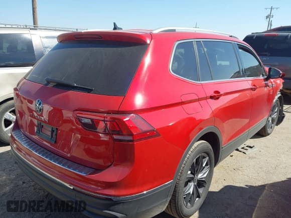 ✅ 2023 Volkswagen Tiguan SE • VIN: 3VVNB7AX6PM130801 • Lot: 43172108. Wystawiony na IAAI z przebiegiem 15 420 mil. Bezpłatny archiwum sprzedaży aukcyjnych z USA i szczegółowy raport historii pojazdu na DreamBid. Zdjęcie 4.