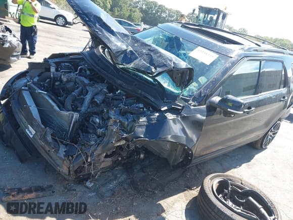 ✅ 2017 Ford Explorer Sport • VIN: 1FM5K8GT1HGD23504 • Lot: 43238339. Wystawiony na IAAI z przebiegiem Nie podano. Bezpłatny archiwum sprzedaży aukcyjnych z USA i szczegółowy raport historii pojazdu na DreamBid. Zdjęcie 6.