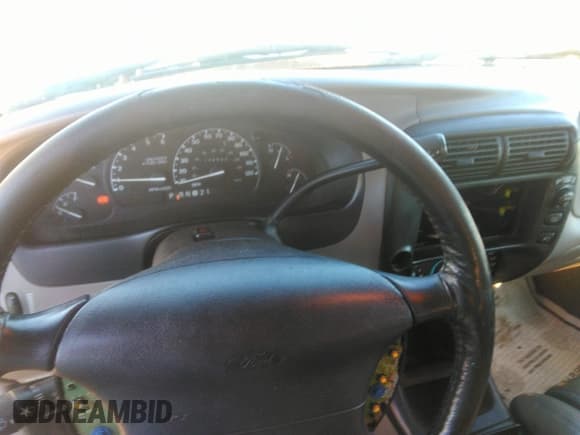 ✅ 1996 Ford Explorer XL • VIN: 1FMDU32X3TUD82101 • Lot: 43430903. Listed on IAAI with 178,999 mi. Free auction sales archive from the USA and detailed vehicle history report at DreamBid. Image 6.