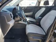 ✅ 2022 Hyundai Venue SEL • VIN: KMHRC8A37NU177811 • Lot: 43708975. Wystawiony na Copart z przebiegiem 52 895 mil. Bezpłatny archiwum sprzedaży aukcyjnych z USA i szczegółowy raport historii pojazdu na DreamBid. Zdjęcie 7.