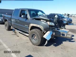 2003 Chevrolet Silverado 2500HD LS z VIN 1GCHK23U73F167710, wystawiony jako IAAI lot #43496838 z przebiegiem 270 504 mil mil oraz . Historia ofert i sprzedaży dostępna na DreamBid. Obrazek 1.