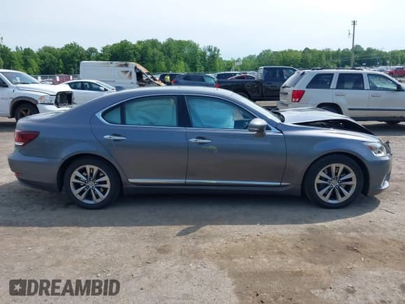 ✅ 2015 Lexus LS 460 • VIN: JTHCL5EFXF5024668 • Lot: 42375933. Listed on IAAI with 91,758 mi. Free auction sales archive from the USA and detailed vehicle history report at DreamBid. Image 13.