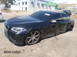 ✅ 2015 BMW M5 • VIN: WBSFV9C51FD594924 • Lot: 64264635. Wystawiony na Copart z przebiegiem Nie podano. Bezpłatny archiwum sprzedaży aukcyjnych z USA i szczegółowy raport historii pojazdu na DreamBid. Zdjęcie 1.