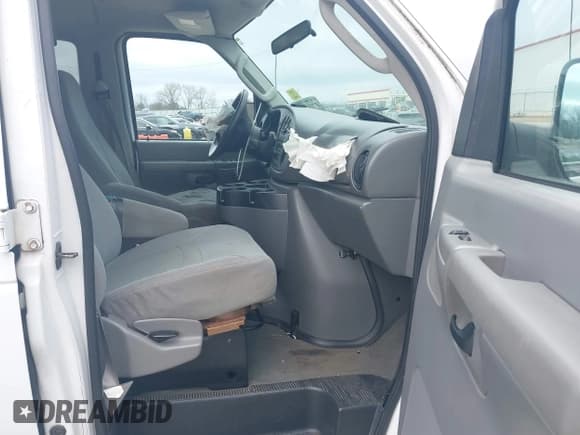 ✅ 2007 Ford Econoline Passenger XL • VIN: 1FBSS31L57DA97586 • Lot: 41716412. Wystawiony na IAAI z przebiegiem 206 233 mil. Bezpłatny archiwum sprzedaży aukcyjnych z USA i szczegółowy raport historii pojazdu na DreamBid. Zdjęcie 5.