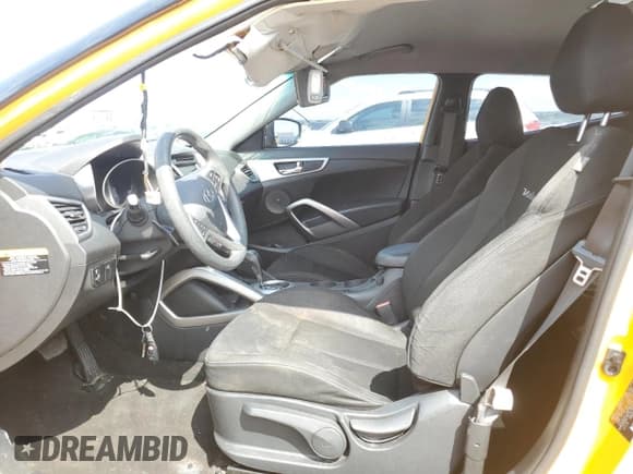 ✅ 2016 Hyundai Veloster • VIN: KMHTC6AD4GU264488 • Lot: 68859894. Wystawiony na Copart z przebiegiem 84 241 mil. Bezpłatny archiwum sprzedaży aukcyjnych z USA i szczegółowy raport historii pojazdu na DreamBid. Zdjęcie 7.