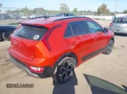 ✅ 2023 Kia Niro EX • VIN: KNDCR3LEXP5047254 • Lot: 43360103. Wystawiony na IAAI z przebiegiem 33 922 mil. Bezpłatny archiwum sprzedaży aukcyjnych z USA i szczegółowy raport historii pojazdu na DreamBid. Zdjęcie 4.