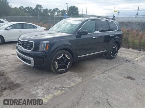 ✅ 2025 Kia Telluride S • VIN: 5XYP64GC4SG622408 • Lot: 43809486. Listed on IAAI with 20,956 mi. Free auction sales archive from the USA and detailed vehicle history report at DreamBid. Image 2.