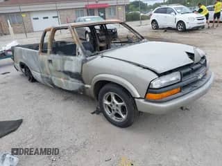 1998 Chevrolet S-10 LS with VIN 1GCCS19X9W8190629, listed as a IAAI auction lot 43042132 with Not provided miles and . Bid and sale history available at DreamBid. Image 1.