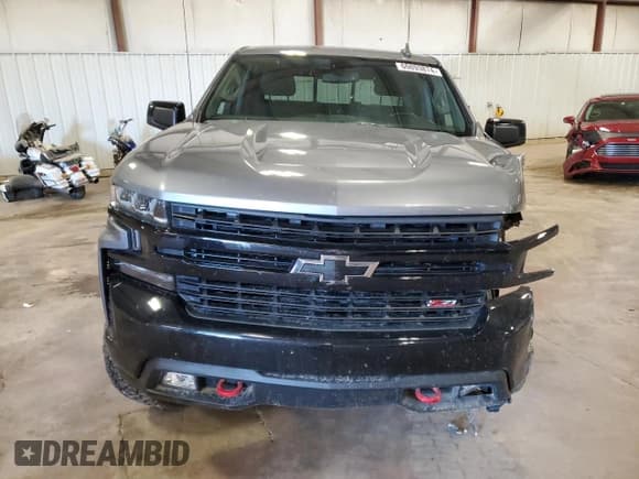 ✅ 2021 Chevrolet Silverado 1500 LT Trail Boss • VIN: 1GCPYFED9MZ120595 • Lot: 60893874. Wystawiony na Copart z przebiegiem 68 092 mil. Bezpłatny archiwum sprzedaży aukcyjnych z USA i szczegółowy raport historii pojazdu na DreamBid. Zdjęcie 5.