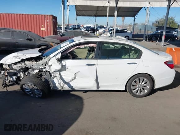 ✅ 2015 Honda Accord EX-L • VIN: 1HGCR2F88FA271663 • Lot: 43644774. Listed on IAAI with 127,564 mi. Free auction sales archive from the USA and detailed vehicle history report at DreamBid. Image 14.