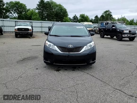 ✅ 2016 Toyota Sienna LE AAS • VIN: 5TDKK3DC9GS759584 • Lot: 62412365. Listed on Copart with 152,266 mi. Free auction sales archive from the USA and detailed vehicle history report at DreamBid. Image 14.