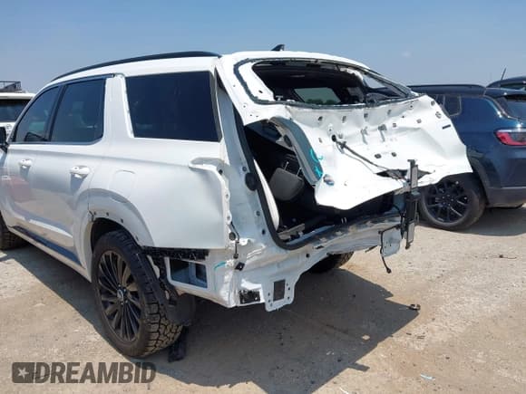 ✅ 2024 Hyundai Palisade Calligraphy • VIN: KM8R7DGE2RU784310 • Lot: 42898046. Listed on IAAI with 32,334 mi. Free auction sales archive from the USA and detailed vehicle history report at DreamBid. Image 17.