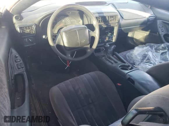 ✅ 2002 Chevrolet Camaro • VIN: 2G1FP22K122125552 • Lot: 84611225. Wystawiony na Copart z przebiegiem 271 441 mil. Bezpłatny archiwum sprzedaży aukcyjnych z USA i szczegółowy raport historii pojazdu na DreamBid. Zdjęcie 8.