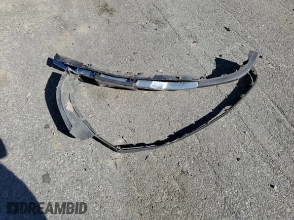 ✅ 2016 Chevrolet Silverado 1500 High Country • VIN: 3GCUKTEC8GG166496 • Lot: 82639825. Wystawiony na Copart z przebiegiem 109 946 mil. Bezpłatny archiwum sprzedaży aukcyjnych z USA i szczegółowy raport historii pojazdu na DreamBid. Zdjęcie 12.