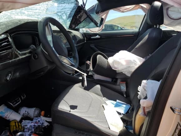 ✅ 2023 Volkswagen Jetta Autobahn • VIN: 3VW2T7BU9PM060727 • Lot: 62494295. Wystawiony na Copart z przebiegiem Nie podano. Bezpłatny archiwum sprzedaży aukcyjnych z USA i szczegółowy raport historii pojazdu na DreamBid. Zdjęcie 7.