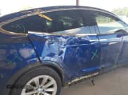 ✅ 2016 Tesla Model X 70D • VIN: 5YJXCAE23GF004285 • Lot: 42179024. Wystawiony na IAAI z przebiegiem 108 472 mil. Bezpłatny archiwum sprzedaży aukcyjnych z USA i szczegółowy raport historii pojazdu na DreamBid. Zdjęcie 6.