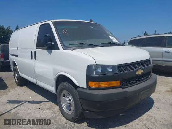 ✅ 2018 Chevrolet Express Cargo • VIN: 1GCWGAFP7J1343433 • Lot: 42780602. Wystawiony na IAAI z przebiegiem 121 170 mil. Bezpłatny archiwum sprzedaży aukcyjnych z USA i szczegółowy raport historii pojazdu na DreamBid. Zdjęcie 1.