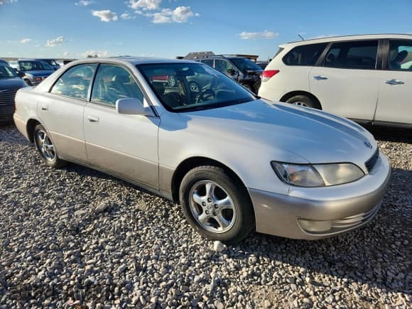 ✅ 1997 Lexus ES 300 • VIN: JT8BF22G8V5007803 • Lot: 86095615. Wystawiony na Copart z przebiegiem 266 865 mil. Bezpłatny archiwum sprzedaży aukcyjnych z USA i szczegółowy raport historii pojazdu na DreamBid. Zdjęcie 4.