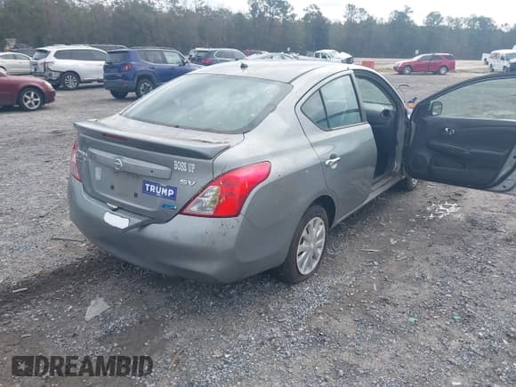 ✅ 2013 Nissan Versa S • VIN: 3N1CN7AP1DL860438 • Lot: 43799793. Listed on IAAI with 114,569 mi. Free auction sales archive from the USA and detailed vehicle history report at DreamBid. Image 4.