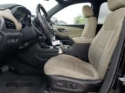 ✅ 2022 Chevrolet Traverse LT Cloth • VIN: 1GNERGKW6NJ131982 • Lot: 81687395. Wystawiony na Copart z przebiegiem 67 838 mil. Bezpłatny archiwum sprzedaży aukcyjnych z USA i szczegółowy raport historii pojazdu na DreamBid. Zdjęcie 7.