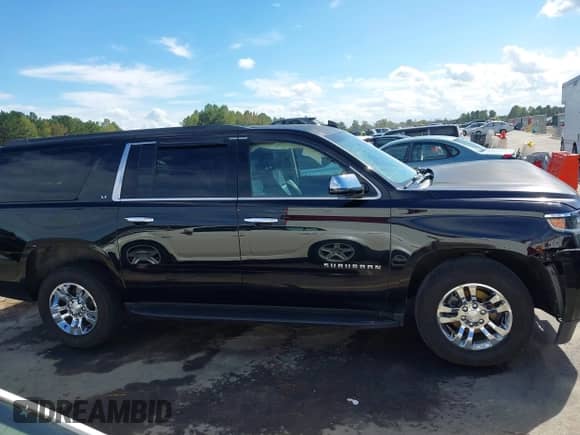 2018 Chevrolet Suburban LT z VIN 1GNSKHKC3JR146681, wystawiony jako IAAI lot #43394501 z przebiegiem 206 697 mil mil oraz . Historia ofert i sprzedaży dostępna na DreamBid. Obrazek 13.