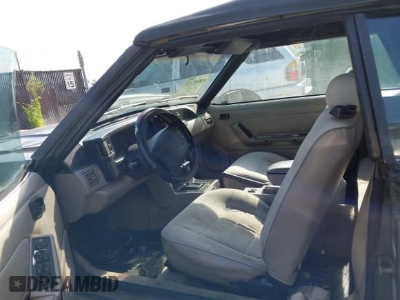 ✅ 1992 Ford Mustang • VIN: 1FACP44M7NF114617 • Lot: 42845712. Wystawiony na IAAI z przebiegiem 95 845 mil. Bezpłatny archiwum sprzedaży aukcyjnych z USA i szczegółowy raport historii pojazdu na DreamBid. Zdjęcie 5.