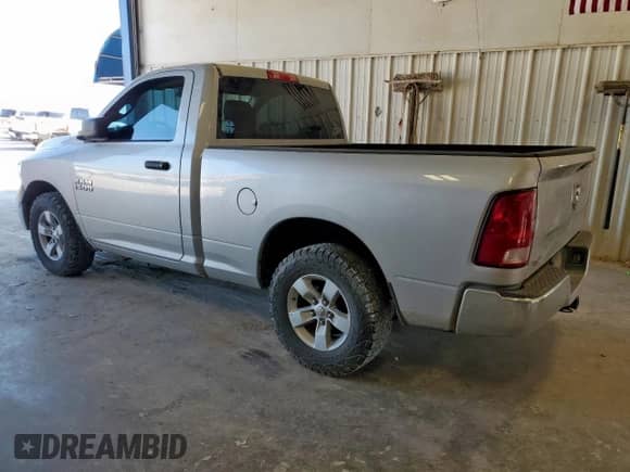 2017 Ram 1500 Tradesman z VIN 3C6JR6AG2HG768831, wystawiony jako Copart lot #80075915 z przebiegiem 135 347 mil mil oraz Szkoda całkowita • Salvage title. Historia ofert i sprzedaży dostępna na DreamBid. Obrazek 2.