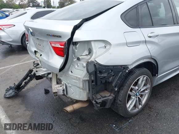 ✅ 2018 BMW X4 M40i • VIN: 5UXXW7C56J0W64140 • Lot: 42814379. Wystawiony na IAAI z przebiegiem 53 545 mil. Bezpłatny archiwum sprzedaży aukcyjnych z USA i szczegółowy raport historii pojazdu na DreamBid. Zdjęcie 18.