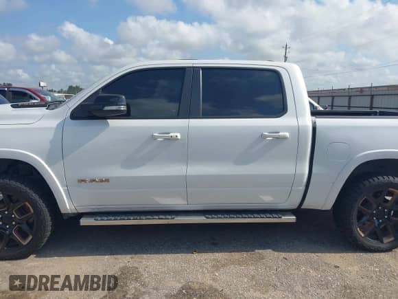 2022 Ram 1500 Laramie с VIN 1C6RREJT2NN126784, выставлен на аукционе IAAI как лот 42946808 с пробегом 55 666 миль миль и . История ставок и продаж доступна на DreamBid. Изображение 14.