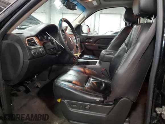 ✅ 2010 Chevrolet Suburban LT • VIN: 1GNUKJE3XAR186011 • Lot: 92259925. Listed on Copart with 234,842 mi. Free auction sales archive from the USA and detailed vehicle history report at DreamBid. Image 7.