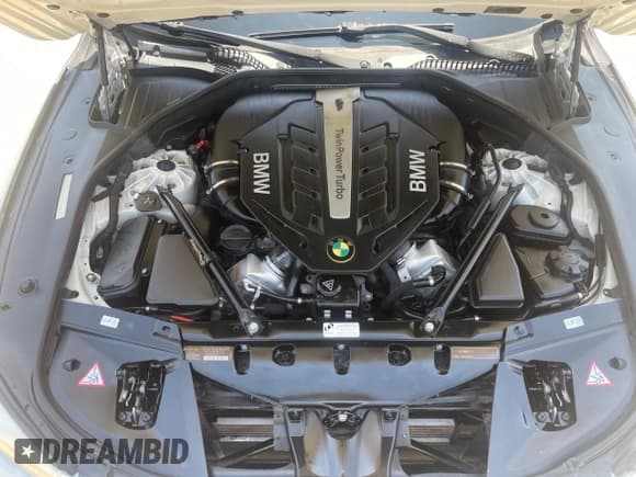 ✅ 2010 BMW 7 Series 750Li • VIN: WBAKB8C58ACY64395 • Лот: 55361135. Опубликован ранее на Copart с пробегом 137 375 миль. Бесплатный доступ к архиву аукционных продаж из США и подробный отчёт об истории автомобиля на DreamBid. Изображение 7.