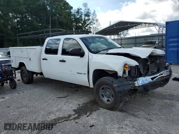 2010 Chevrolet Silverado 2500HD Work Truck z VIN 1GC4KVBG4AF147228, wystawiony jako Copart lot #68526255 z przebiegiem 231 248 mil mil oraz Szkoda całkowita • Salvage title. Historia ofert i sprzedaży dostępna na DreamBid. Obrazek 4.