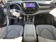 ✅ 2024 Toyota Highlander Hybrid Limited • VIN: 5TDXBRCH6RS608291 • Лот: 80901445. Опубликован ранее на Copart с пробегом 19 105 миль. Бесплатный доступ к архиву аукционных продаж из США и подробный отчёт об истории автомобиля на DreamBid. Изображение 8.