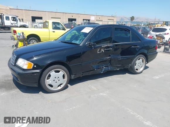 ✅ 1999 Mercedes-Benz C • VIN: WDBHA33G3XF889442 • Lot: 42403800. Listed on IAAI with 82,075 mi. Free auction sales archive from the USA and detailed vehicle history report at DreamBid. Image 17.