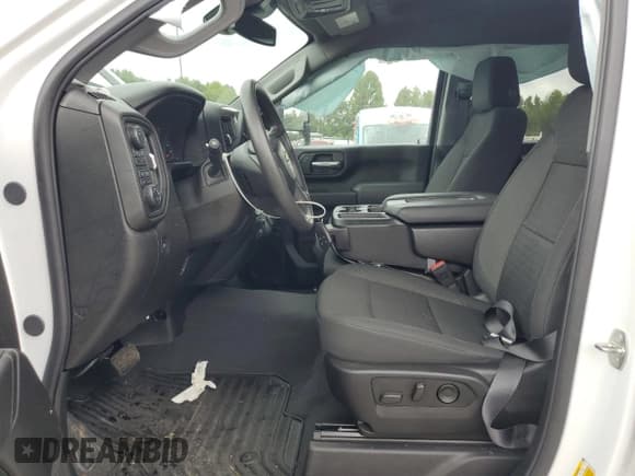 ✅ 2024 Chevrolet Silverado 2500HD Custom • VIN: 2GC1YME74R1253124 • Lot: 82267085. Listed on Copart with 9,765 mi. Free auction sales archive from the USA and detailed vehicle history report at DreamBid. Image 7.