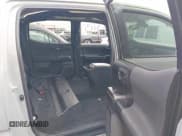 ✅ 2022 Toyota Tacoma SR5 • VIN: 3TMAZ5CN0NM182981 • Lot: 42836104. Wystawiony na IAAI z przebiegiem 49 782 mil. Bezpłatny archiwum sprzedaży aukcyjnych z USA i szczegółowy raport historii pojazdu na DreamBid. Zdjęcie 8.